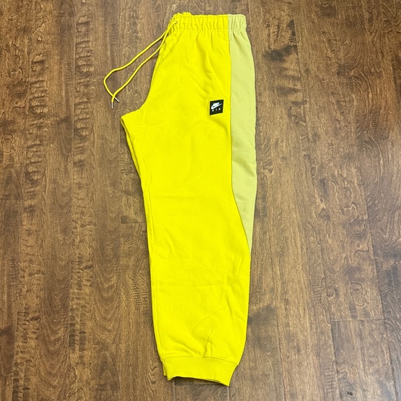Nike AIR Multi Sport Joggers Size L